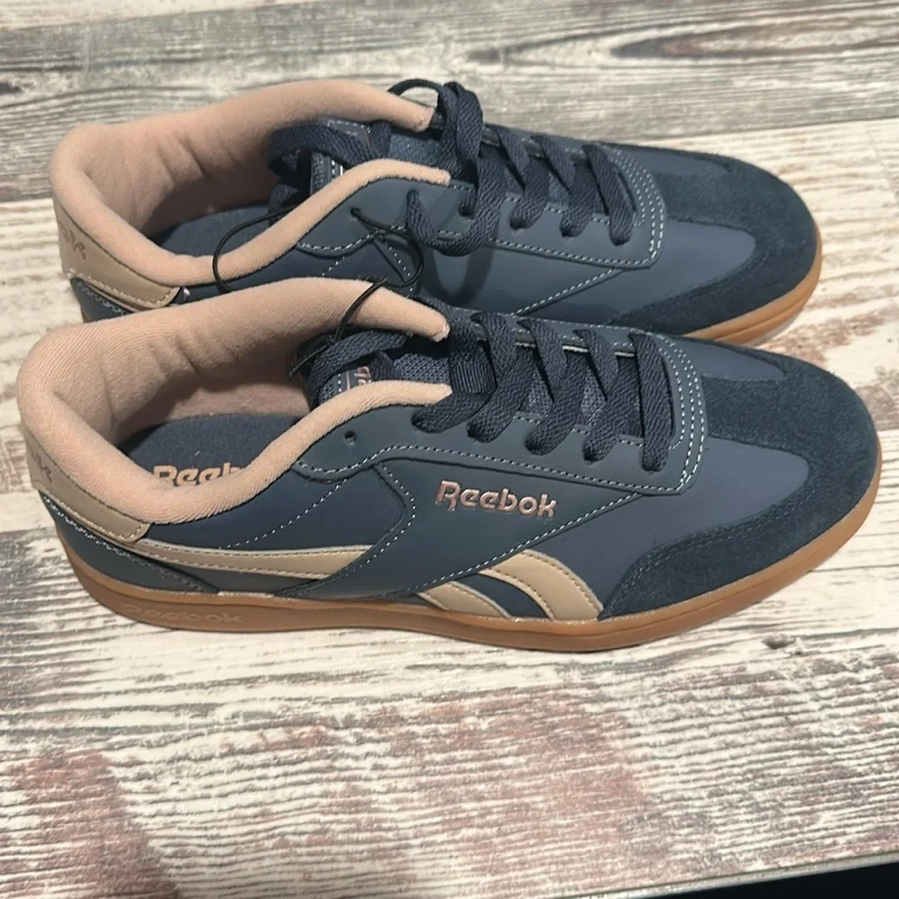 NWB Reebok Forte Lounge women’s Navy and Tan Sneakers SZ WNS 8